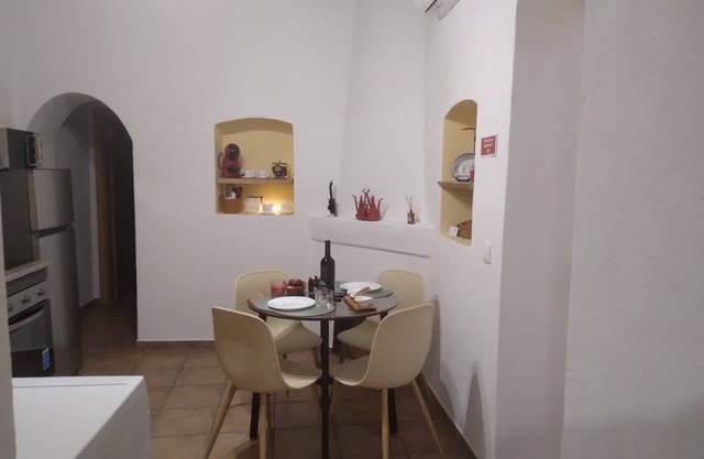 Holiday Home 'Gotinha D' Água' with Private Garden, Wi-Fi and Air Conditioning