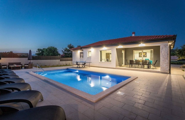 Holiday Home Greta with Private Pool