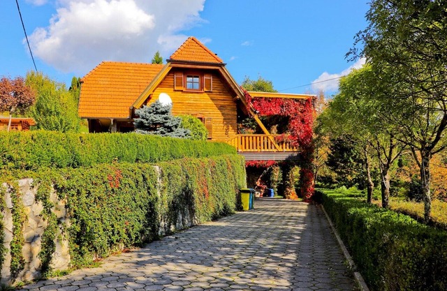 Holiday Home Grga with Jacuzzi, Sauna and Pool