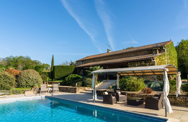 Espaciosa casa de vacaciones con piscina privada