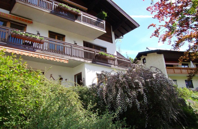 Apartamento en un lugar soleado, wellness u. Parque acuático solo a pie, cerca del bosque,