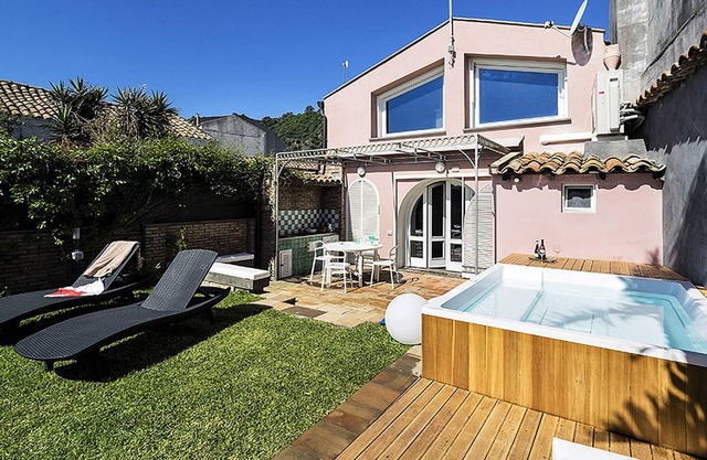 Casa de vacaciones en Acireale con zona de mar