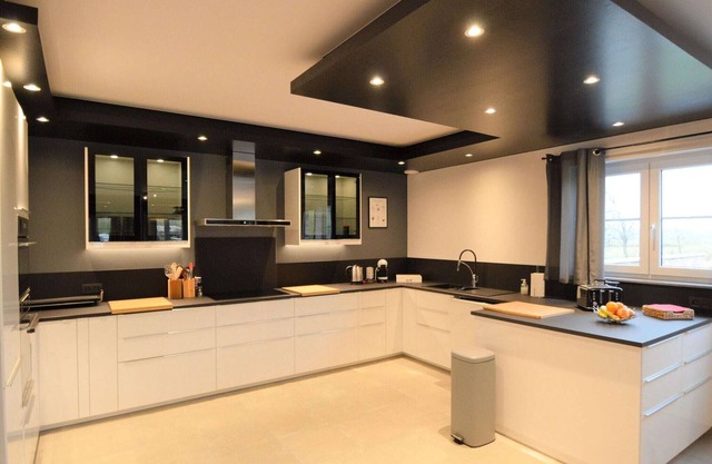 Casa de vacaciones en Beauraing con jardםn vallado
