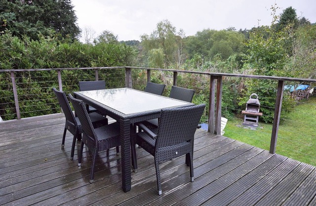 Moderna casa de vacaciones en Chevron con jardín privado
