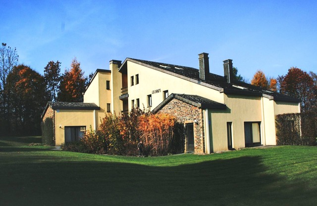 Casa escondida con vista al bosque