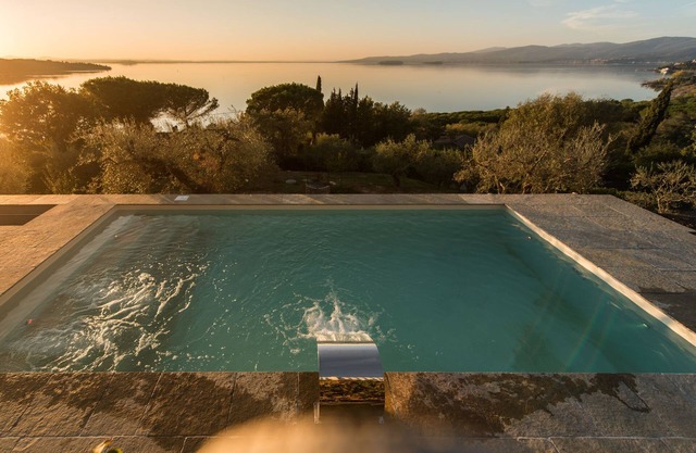 Villa moderna en Magione con piscina