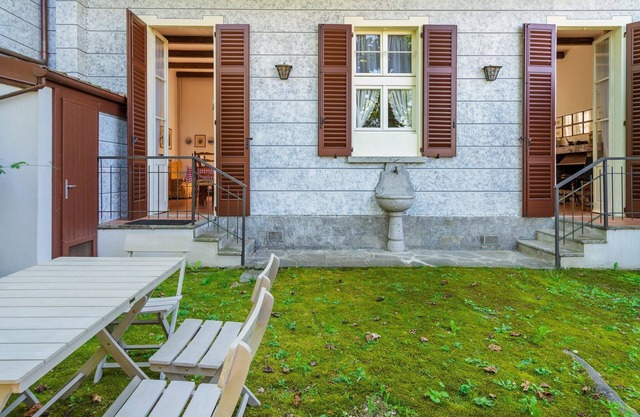 Casa Vacacional en Meina con Vista al Lago