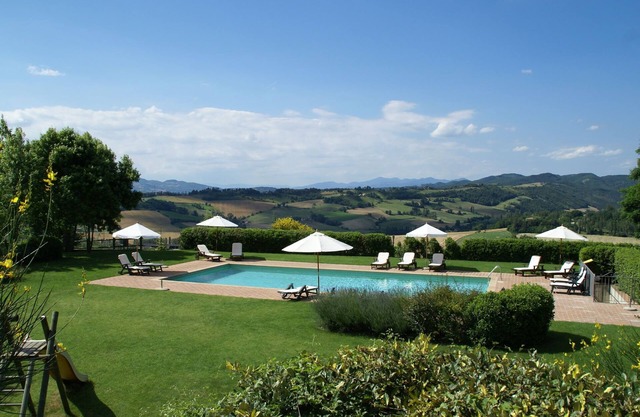 Casa de vacaciones en Montone con piscina
