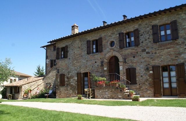 Bonito apartamento con piscina y hermoso jardín