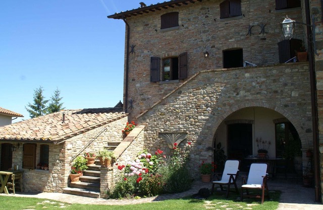 Casa de vacaciones en Montone con piscina