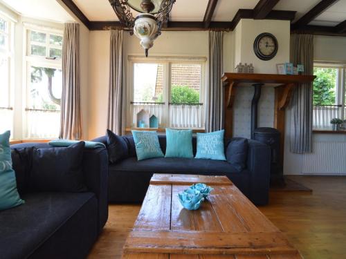 Holiday Home in Nijeberkoop near Nature, cleaning included