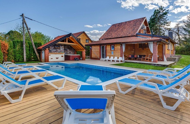 Casa en Ogulin con piscina y rafting
