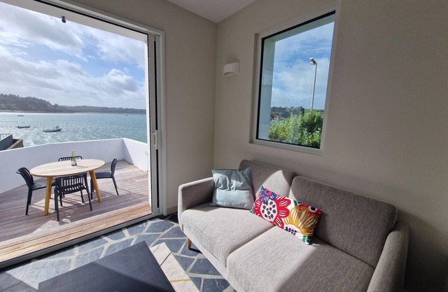 Small premium cottage, a nugget by the sea
