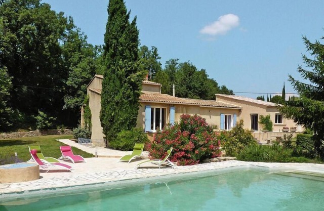 Casa de vacaciones en Puyméras con jardín