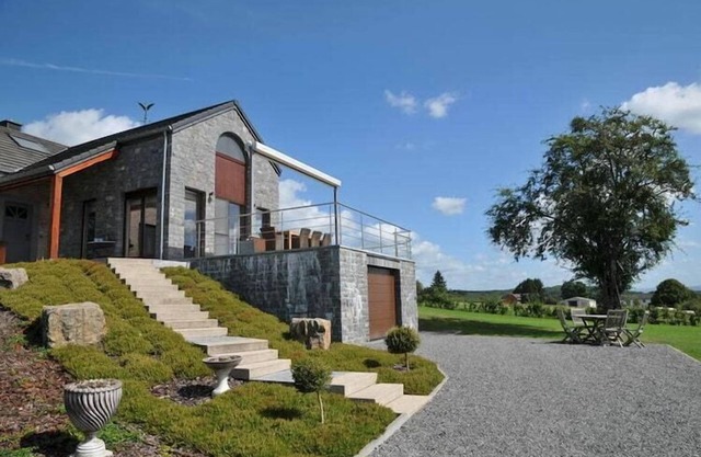 Moderna Casa de vacaciones en SommeLeuze con sauna