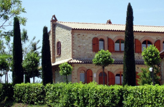 Holiday home in the countryside with swimming pool and tennis court