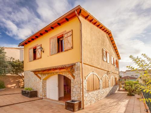 Holiday Home in Vendrell near Costa Dorada Beach