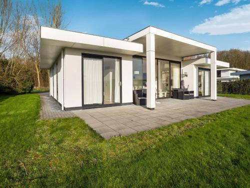Holiday Home in Zeewolde with Kayaks