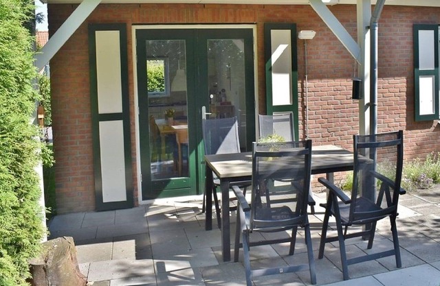 Bonita casa de vacaciones en Zonnemaire para 6 p ideal para el perro o los niños