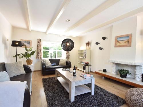 Holiday Home in Zonnemaire near Lake & Beach