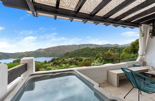 Casa de vacaciones 'Istan' con vistas al lago, Wi-Fi y aire acondicionado