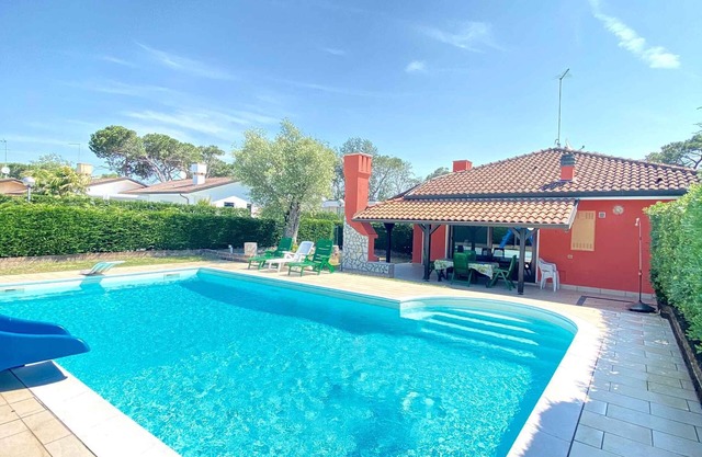 Holiday home Single villa with swimming pool