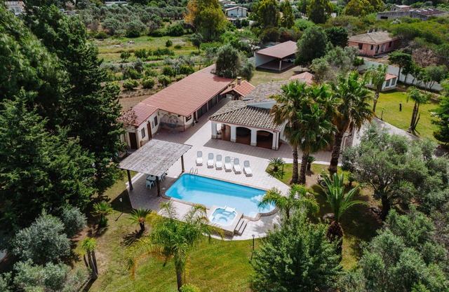 Casa de vacaciones 'Villa Hollywood Con Piscina' con piscina privada, terraza privada y Wi-Fi