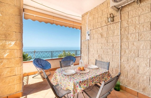 Casa de vacaciones 'La Casa Sulla Scogliera Grande' con vistas al mar, terraza y aire acondicionado