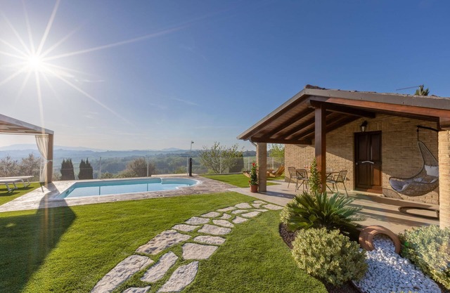 Holiday home with pool and air conditioning in Le Marche, 20 minutes from the Adriatic Sea