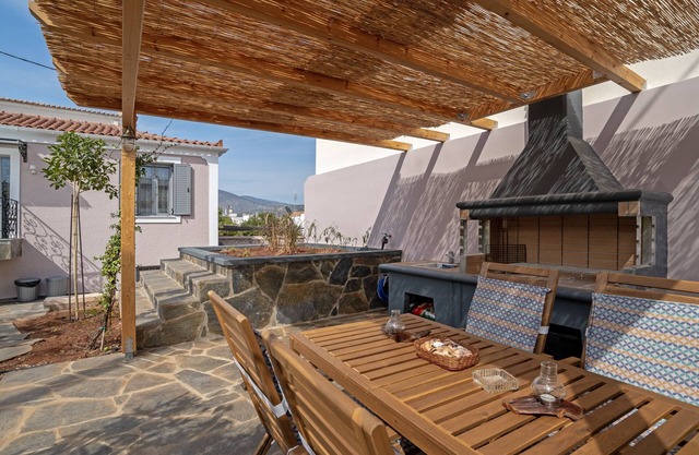 Casa de vacaciones 'Koilada Family House 1' con vistas al mar, Wi-Fi y aire acondicionado