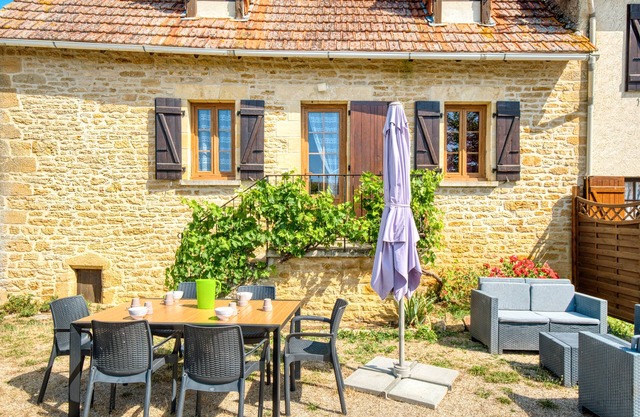 Casa de vacaciones 'L'Hirondelle - Perigord Noir' con terraza privada y jardín compartido
