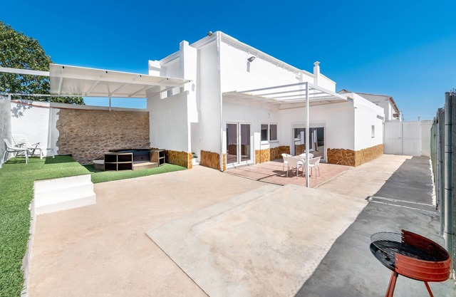 Casa de vacaciones 'La Bombonera' con terraza privada, Wi-Fi y aire acondicionado