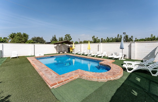 Casa de vacaciones "La Casa de los Recuerdos" con vistas a la montaña, piscina y terraza
