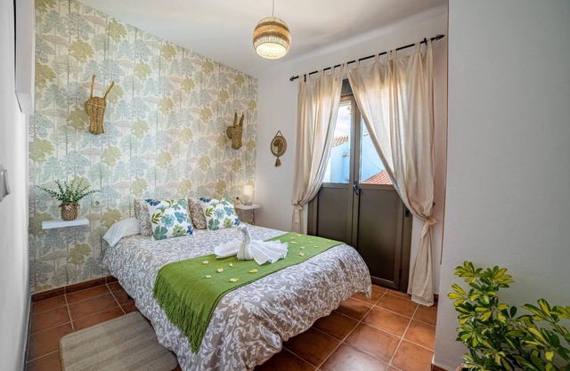 Casa de vacaciones 'La Casa Del Bosque' con vistas a la montaña, balcón y Wi-Fi