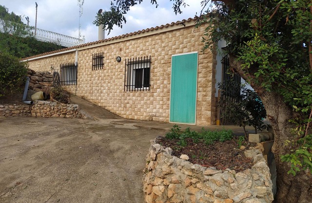 Casa de vacaciones 'La Caseta D'Amparo' con vistas a la montaña, terraza privada y Wi-Fi