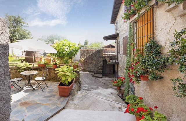 Casa de vacaciones "La Casina di Nella" con vistas a la montaña, jardín compartido y balcón