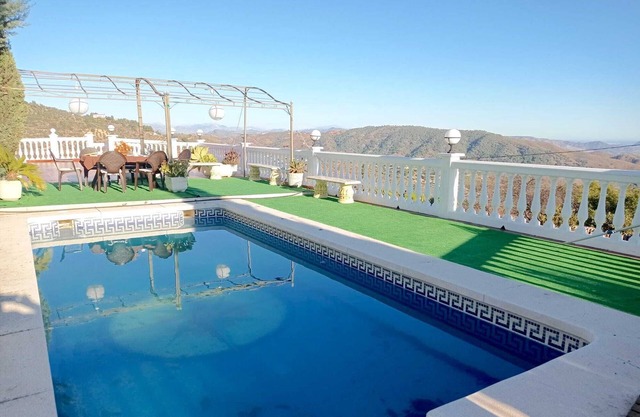 Casa de vacaciones La huerta de Bonela con vistas a la montaña, piscina y Wi-Fi
