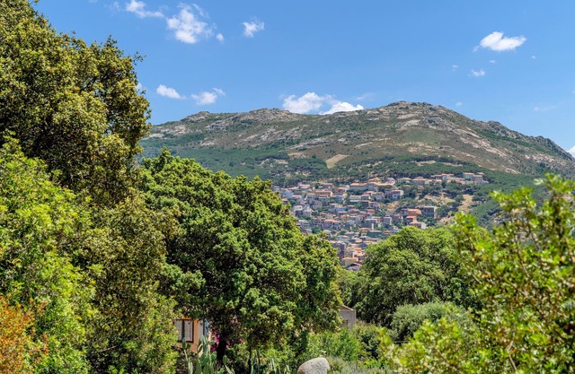 Casa de vacaciones "La Quercia" con vistas a la montaña, terraza y jardín compartido