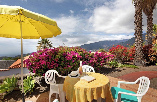 Casa de vacaciones 'La Villa La Palma- 2 Dormitorios' con vistas al mar, Wi-Fi y aire acondicionado.