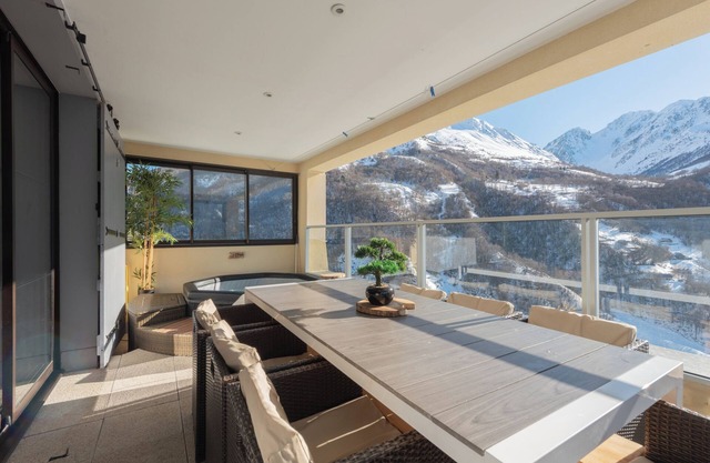 Casa de vacaciones 'Le Chalet Des Retrouvailles' con vistas a la montaña, Wi-Fi y aire acondicionado