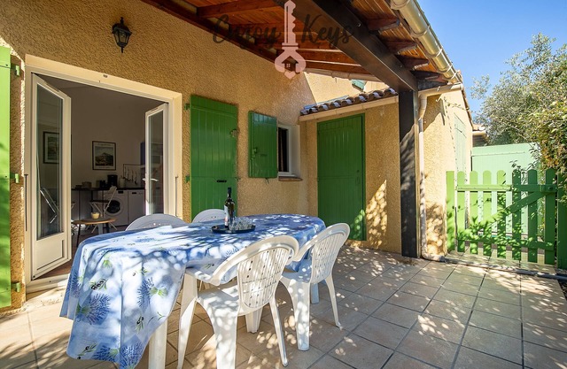 Holiday Home 'Le Jardin Des Alpilles' with Private Terrace, Wi-Fi and Air Conditioning