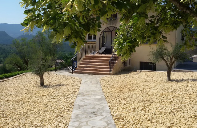 Casa Vacacional 'Le Petit Tilleul' con Vista a la Montaña, Wi-Fi y Aire Acondicionado