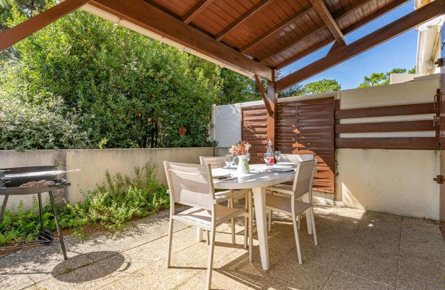 Holiday Home Les Jardins de la Palmyre-3 by Interhome