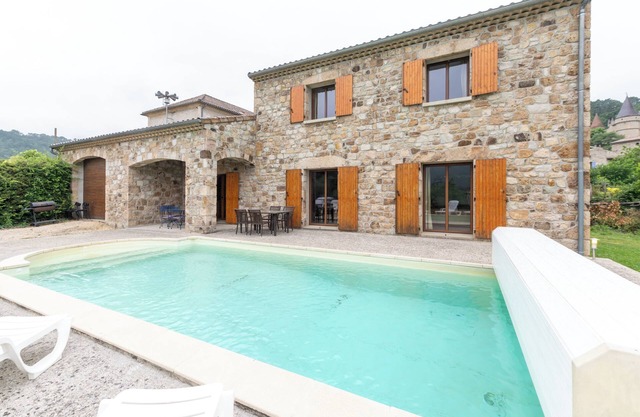 Casa de vacaciones 'Les Sources Gîte Les Pêchers' con piscina privada, terraza compartida