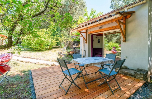 Casa de vacaciones "Les Taillades" con piscina compartida, terraza privada y Wi-Fi