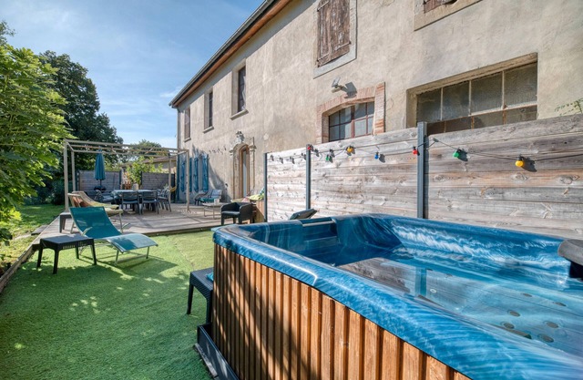 Casa de vacaciones 'Maison Avec Piscine Et Remous' con piscina privada, terraza privada y Wi-Fi