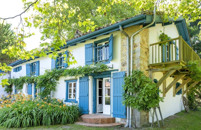 Casa de vacaciones 'Maison De Charme Avec Jacuzzi' con terraza privada, jardín privado y Wi-Fi