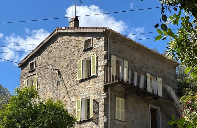 Casa de vacaciones 'Maison De Jeannette' con vistas a la montaña, terraza privada y Wi-Fi