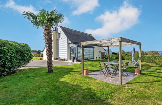 Casa de vacaciones "Meublé de Tourisme Acanthe" con vistas al mar, terraza privada y Wi-Fi