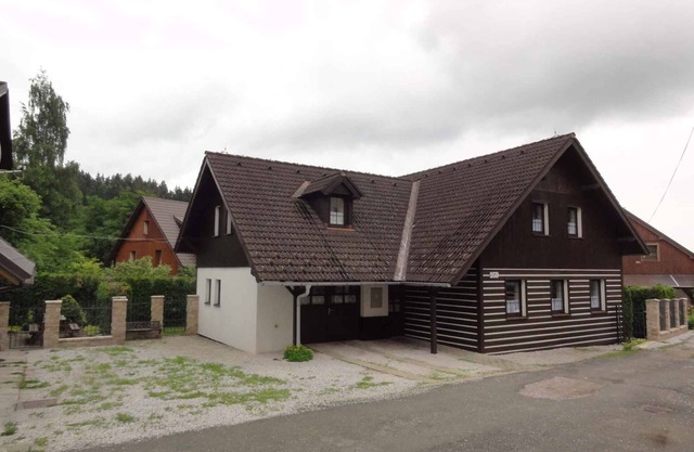 Casa vacacional equipamiento moderno, sólo a 200 metros del bonito territorio de esquí Cerny Dul